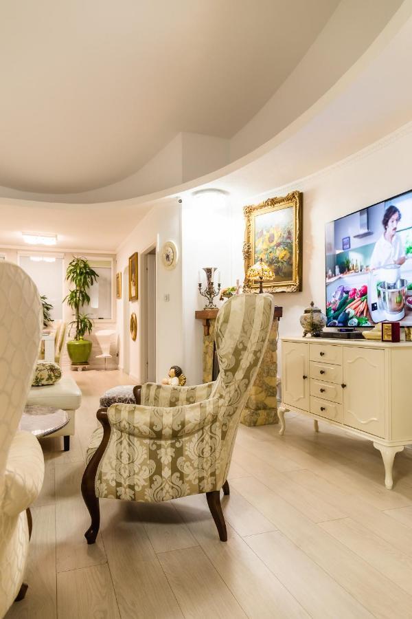 Luxury Apartment Sara Umag Buitenkant foto
